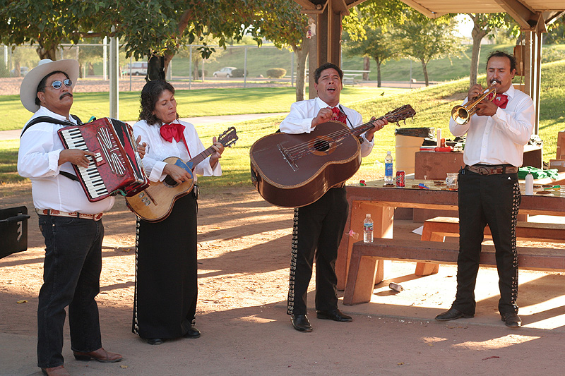 477_picnic-mariachi